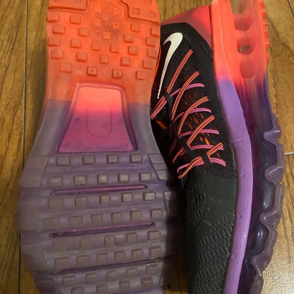 Women’s Nike running shoes - Picture 3 of 5